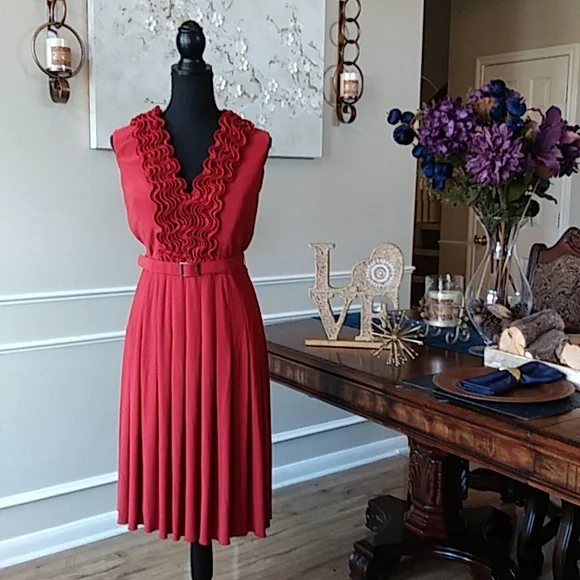 Adrianna Papell Ruffle Neckline belted Pleated Dress. Size 8 EUC - Picture 10 of 17